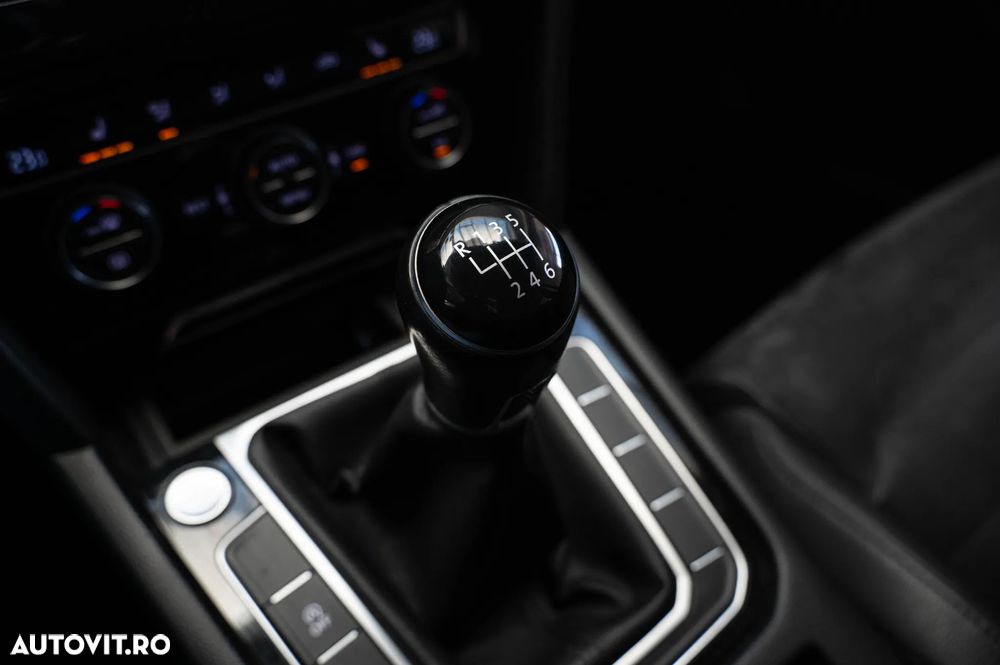 Volkswagen Passat 2.0 TDI SCR Comfortline - 14