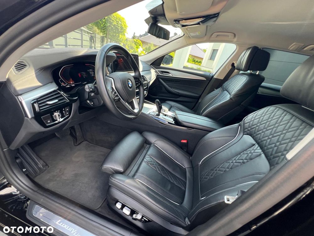 BMW Seria 5 540i xDrive Luxury Line - 27