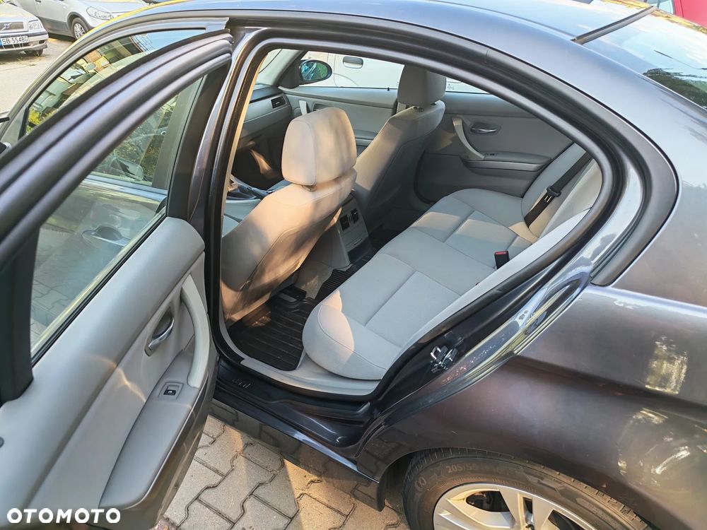 BMW Seria 3 318i - 16