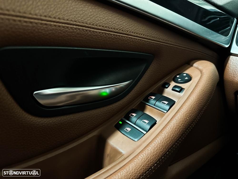 BMW 520 d Pack Desportivo M Auto - 37
