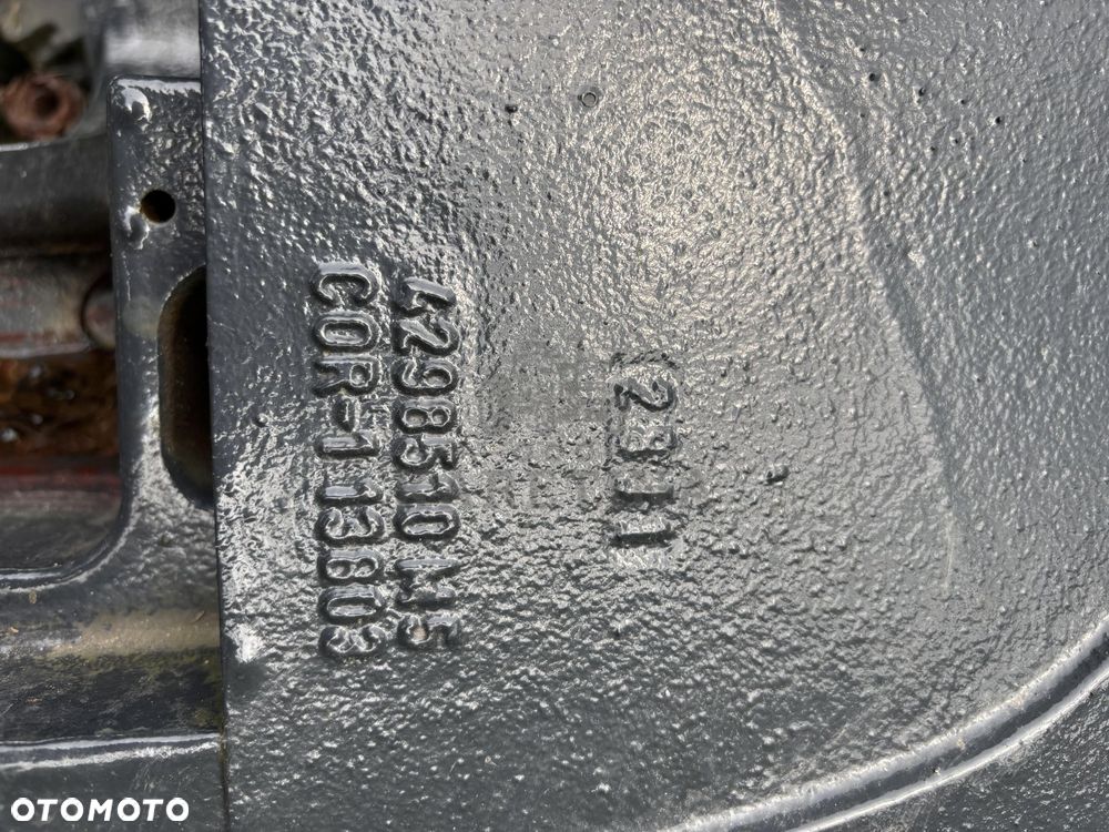 Massey Fergusson 5000 serie - support osi przedniej 4298510M5 4298510M8 - 2