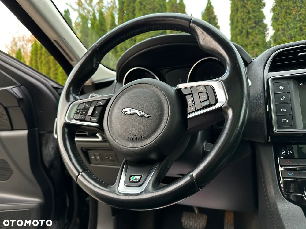 Jaguar F-Pace 2017 photo 5
