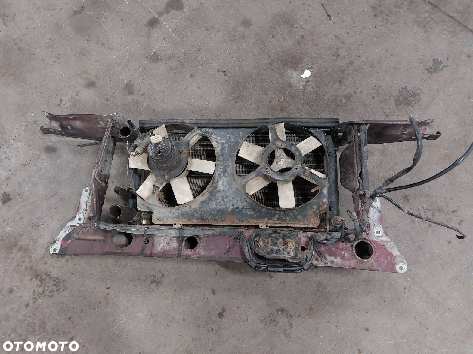 PAS PRZEDNI WZMOCNIENIE CZOŁOWE + CHŁODNICA WODY AUDI 80 B4 2.0 8V - 3