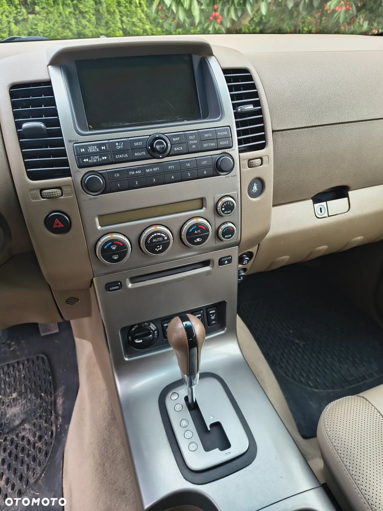 Nissan Pathfinder 2.5 DCi Elegance - 11
