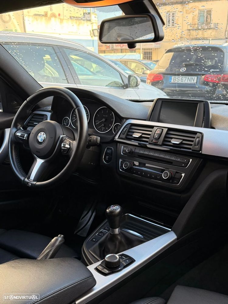 BMW 320 d xDrive Pack M - 17