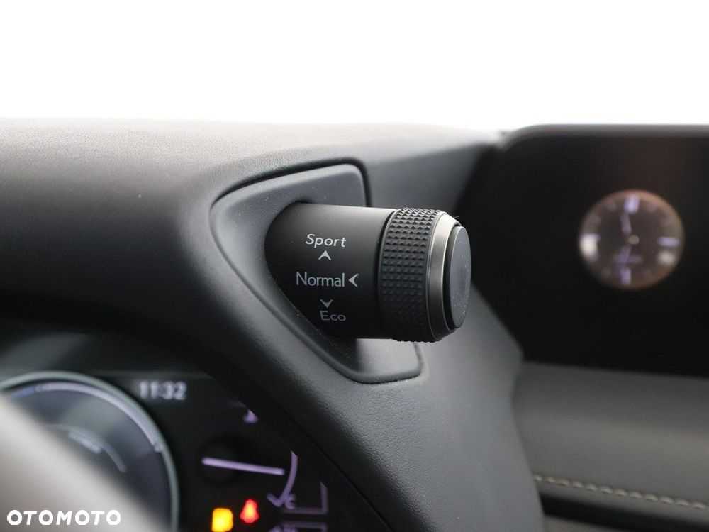 Lexus UX 250h GPF Business 2WD - 36