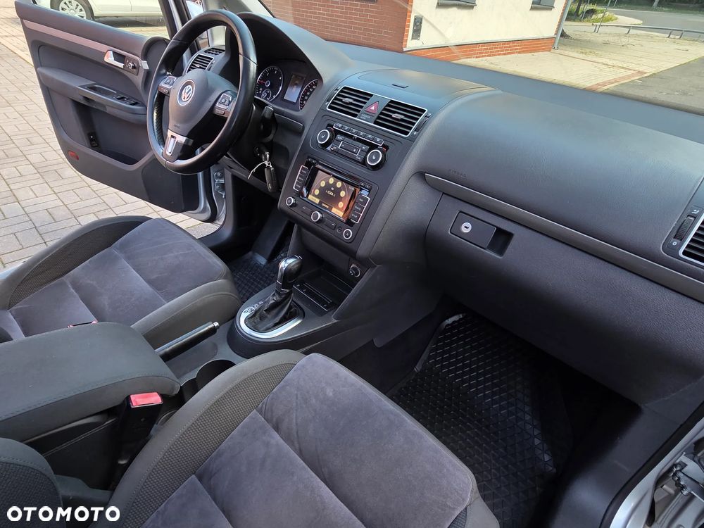 Volkswagen Touran 1.6 TDI DPF BlueMotion Technology DSG Highline - 20