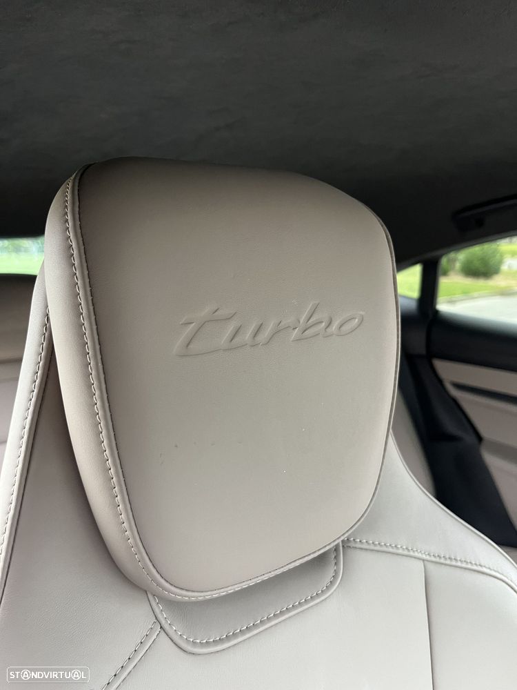Porsche Taycan Turbo - 7