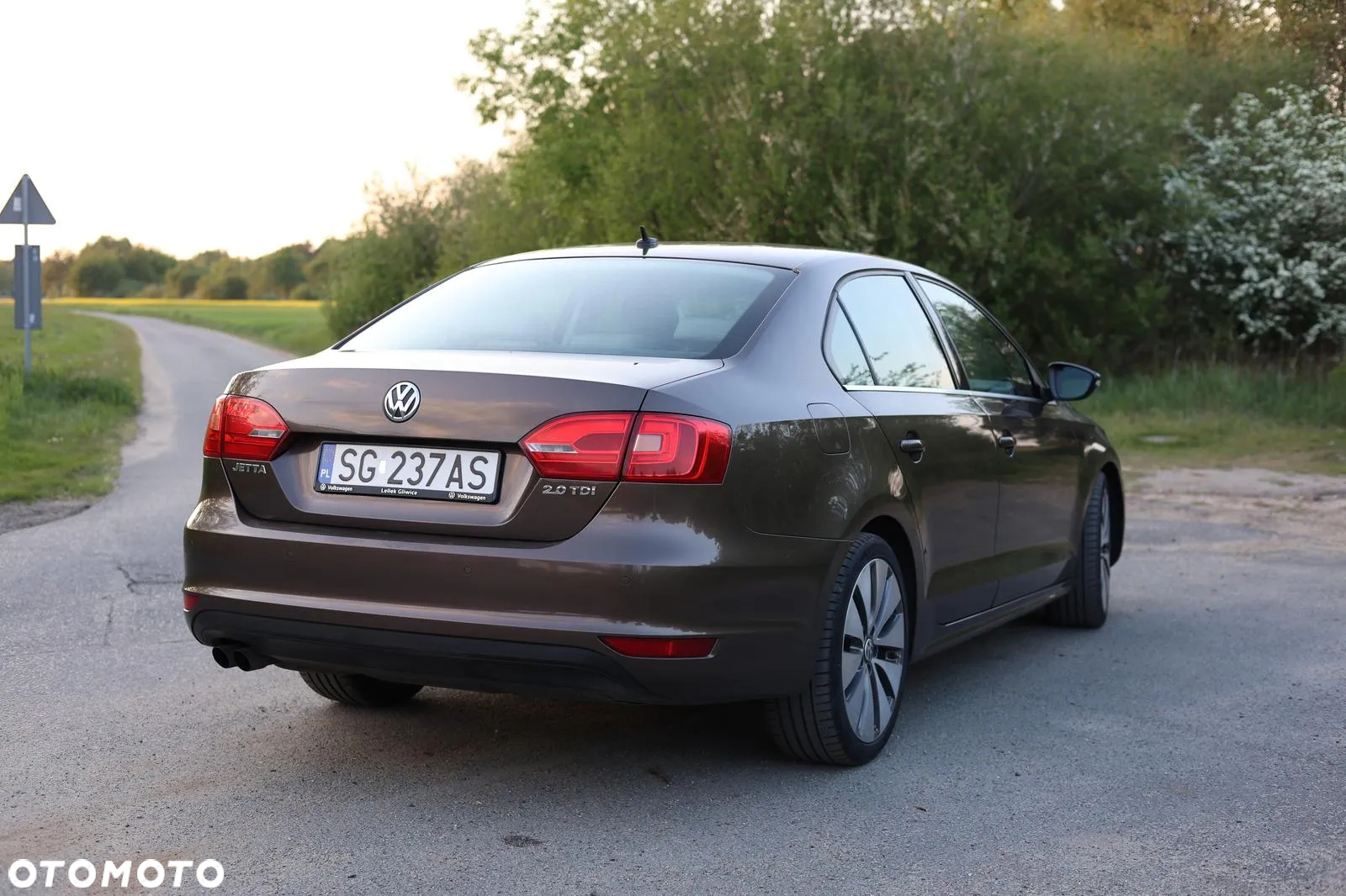 Volkswagen Jetta 2.0 TDI Highline - 3
