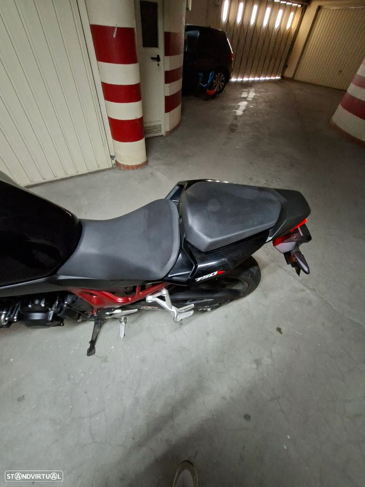 Honda Hornet CB750A - 14