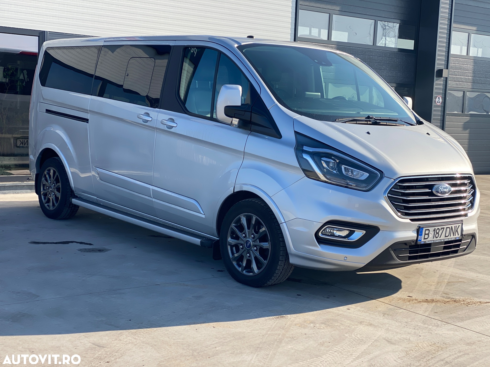 Ford Tourneo Custom Bus 320 2.0 EcoBlue 185 CP L2H1 Titanium X Aut. - 2