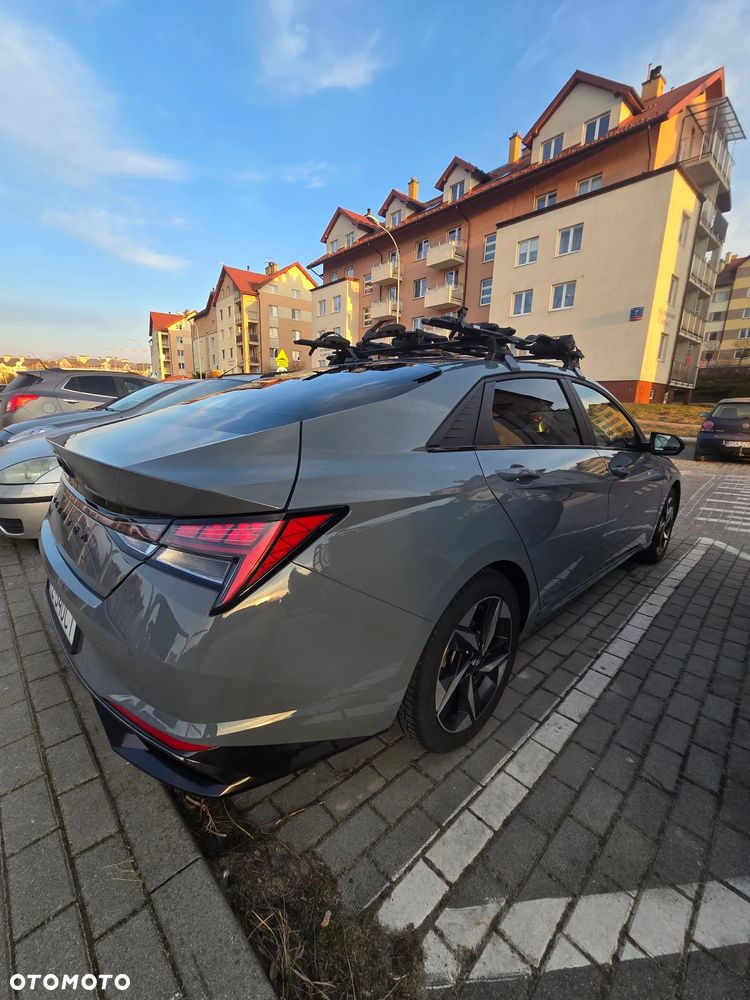 Hyundai Elantra 1.6 Executive CVT - 24