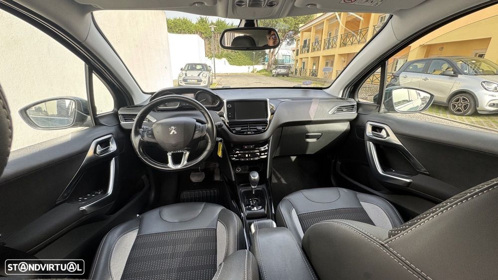 Peugeot 2008 1.2 PureTech Allure EAT6 - 8