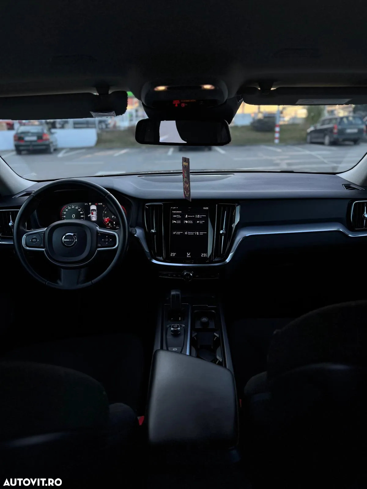 Volvo V60 B3 B DKG Momentum - 22