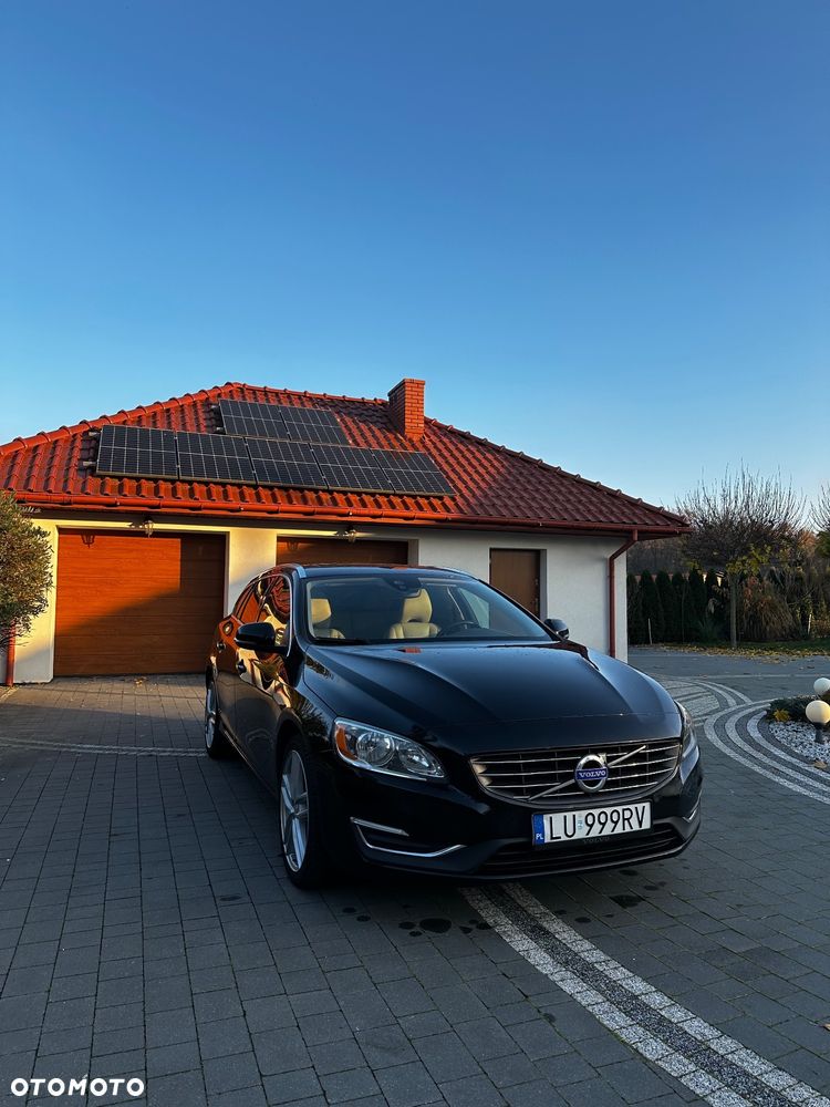 Volvo V60 T5 Drive-E Momentum - 1