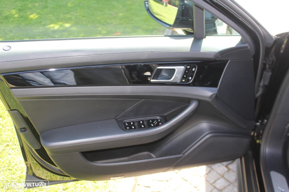 Porsche Panamera Sport Turismo 4 E-Hybrid Platinum Edition - 11