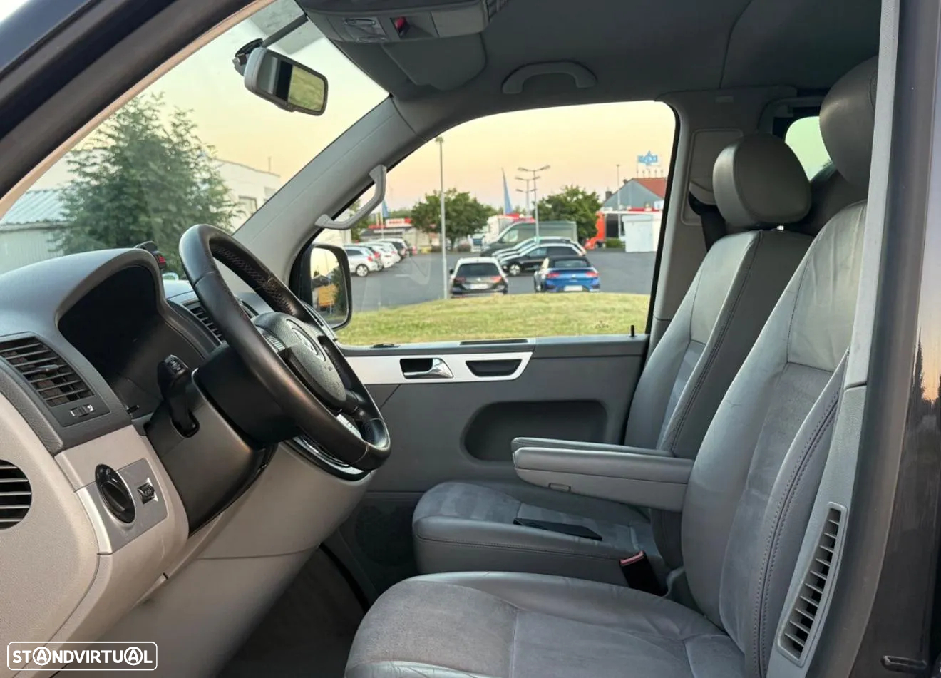 VW Multivan 2.5 TDi Highline - 9