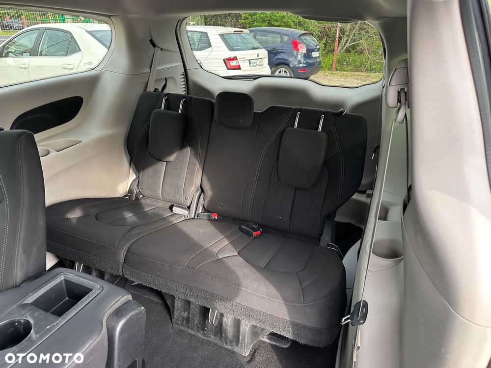 Chrysler Pacifica - 35