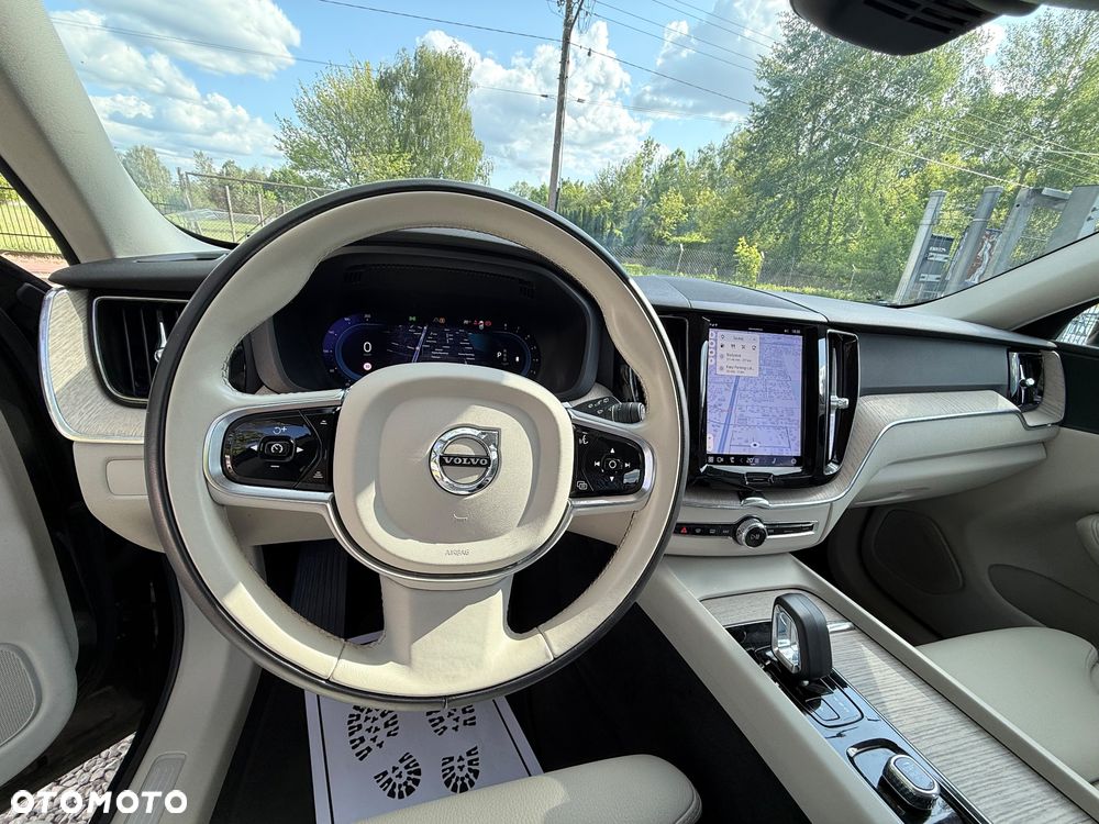 Volvo XC 60 B4 B Plus Dark - 25