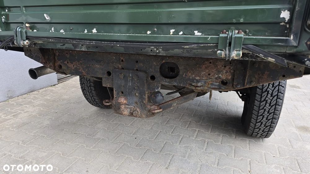 Land Rover Defender - 26