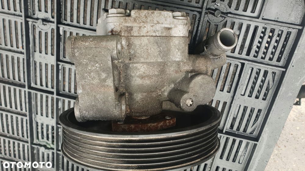 pompa wspomagania mercedes clc w 203 2.2 cdi - 1