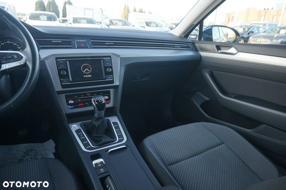 Volkswagen Passat Variant 2.0 TDI EVO Essence - 16