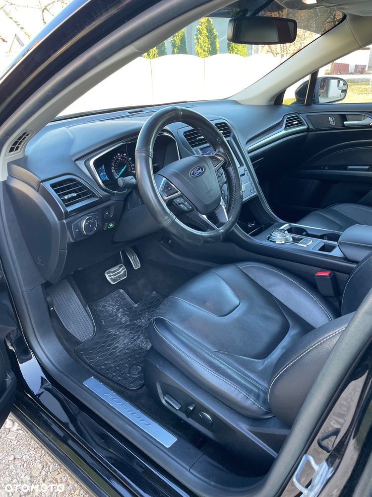 Ford Fusion - 12