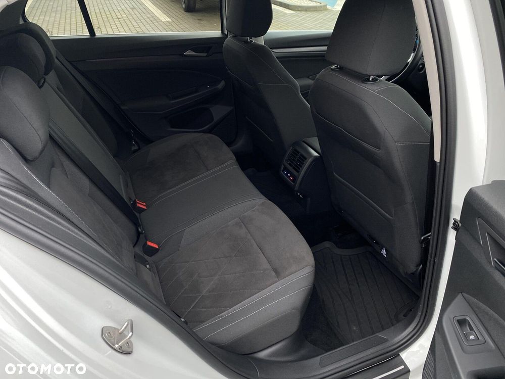 Volkswagen Golf - 32