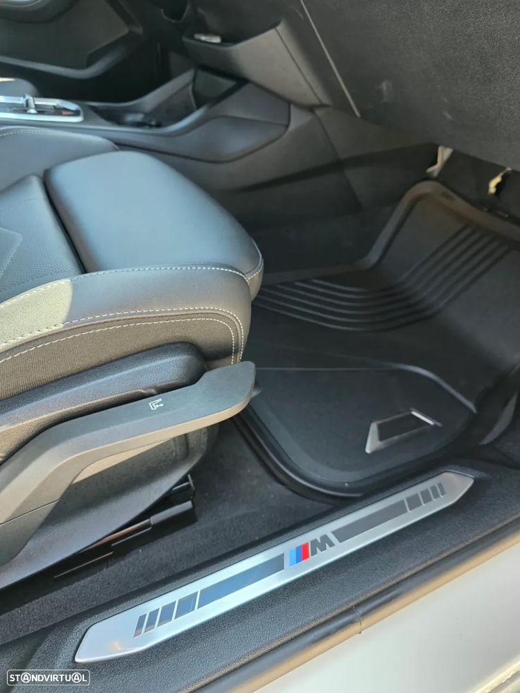 BMW 118 d Pack Desportivo M - 9