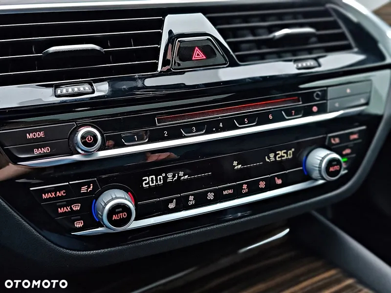 BMW Seria 5 530i xDrive Sport Line - 23