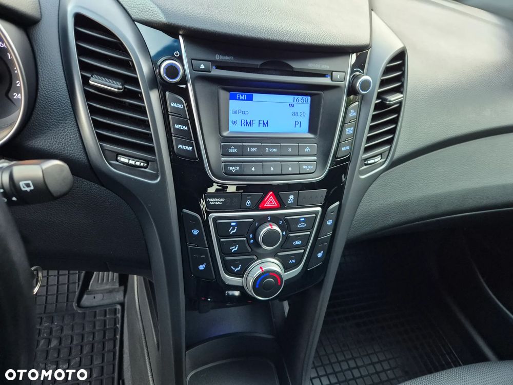Hyundai i30 blue 1.4 Passion - 26