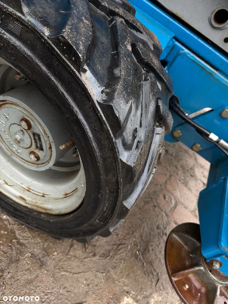 Genie Zwyżka Terenowa GS-4069RT Podnośnik Nożycowy Dźwig 14,5 metra jak Nowa z salonu! 960 mtg. 2013 rok, Pochodzi z Norweskiego urzędu Komuny. Zadbana! 4x4 Silnik Kubota. Zero Luzów i wycieków. Aktualne Serwisy DEKRA BMWT. Wysuwany Balkon. Sterowana z dołu i góry. Okazja Tanio !! Dokumentacja! Bez DPF, adBLUE - 30