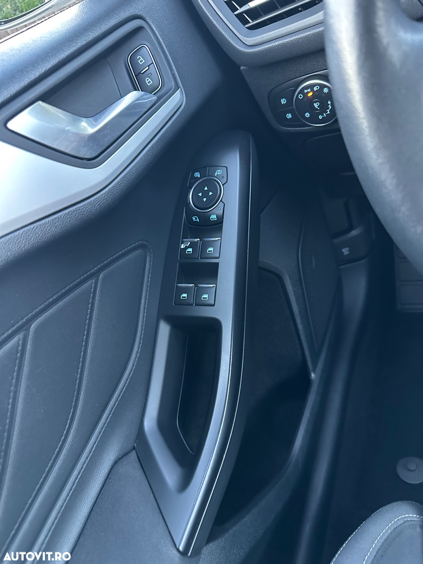 Ford Focus 2.0 EcoBlue Start-Stopp-System TITANIUM - 39