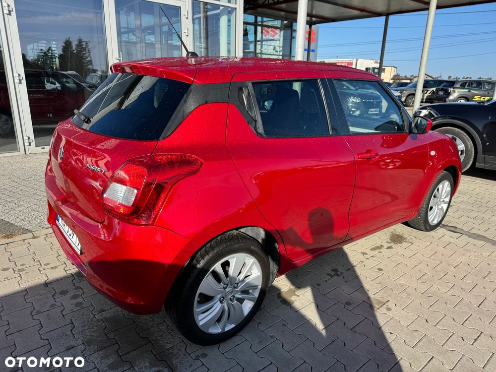 Suzuki Swift 1.2 Premium Plus CVT - 3