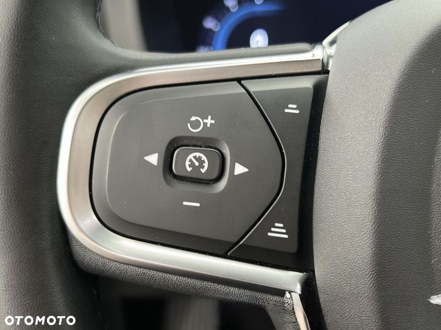 Volvo XC 60 B4 D AWD Momentum Pro - 24