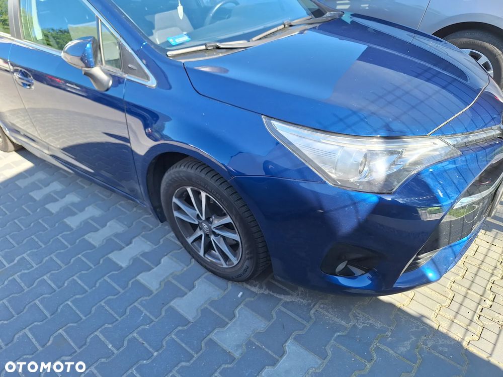 Toyota Avensis 1.8 Premium - 8