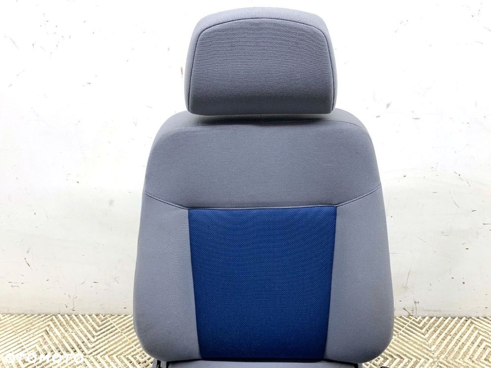 FOTEL PRAWY PRZÓD  OPEL ASTRA H Kombi (A04) 2004 - 2014 1.7 CDTI (L35) 74 kW [101 KM] olej - 2