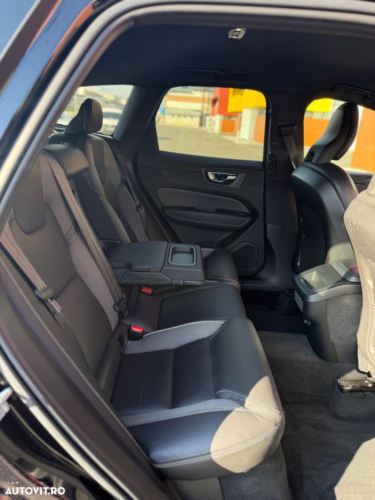 Volvo XC 60 B5 MHEV AWD R-Design - 7
