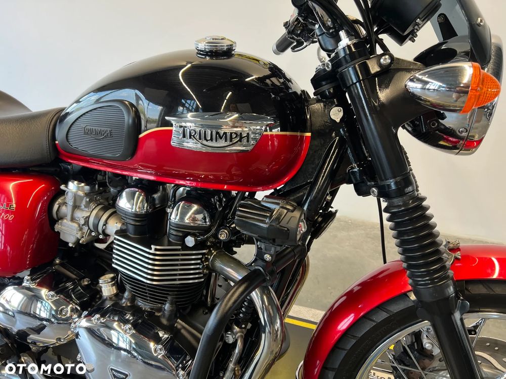 Triumph Bonneville - 25