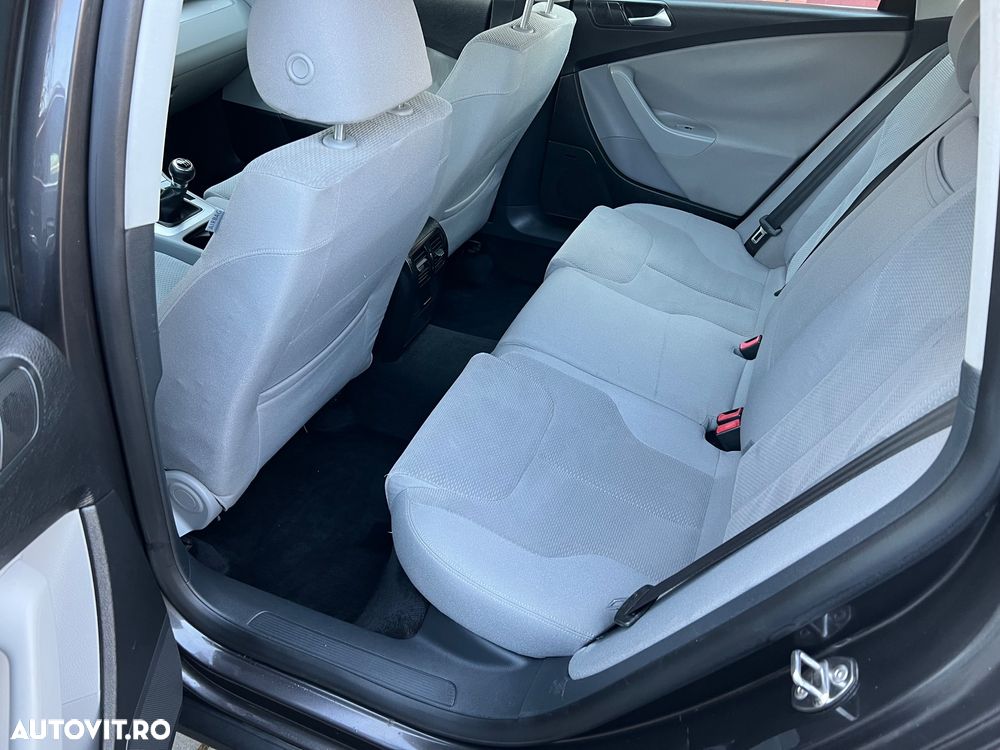 Volkswagen Passat Variant 2.0 TDI BlueMotion Technology DPF Comfortline - 10