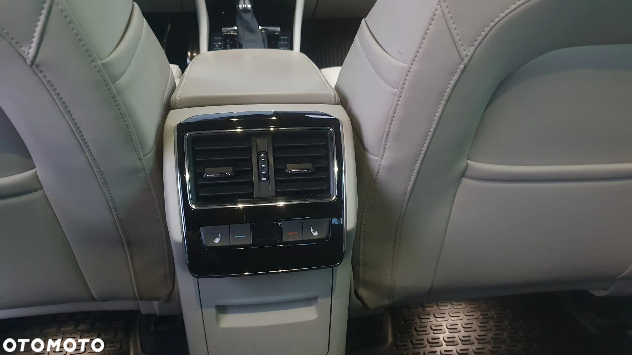Skoda Superb 2.0 TSI 4x4 L&K DSG - 2