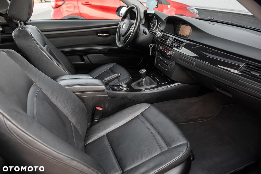 BMW Seria 3 325i - 26