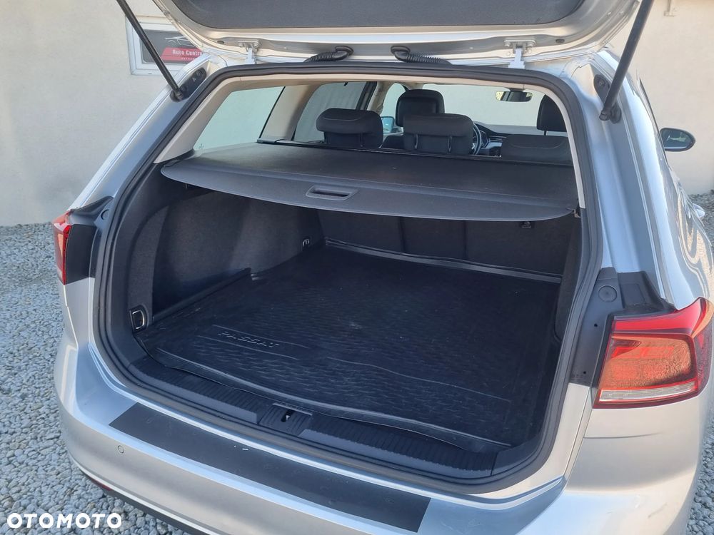 Volkswagen Passat - 16