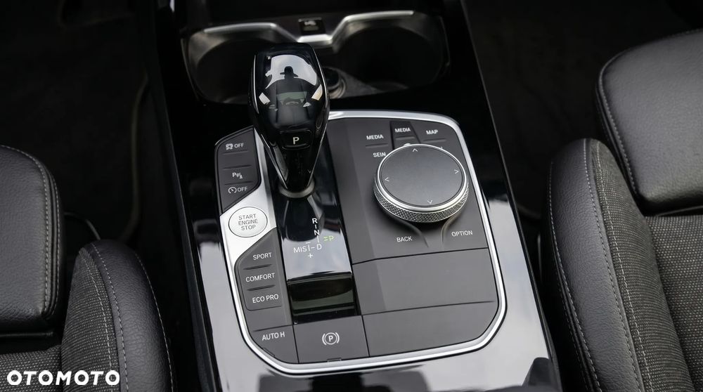 BMW Seria 1 120d xDrive - 11