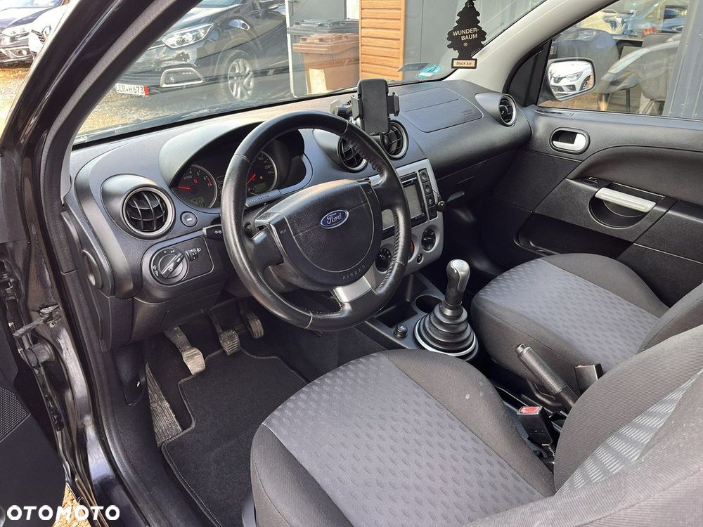 Ford Fiesta - 12