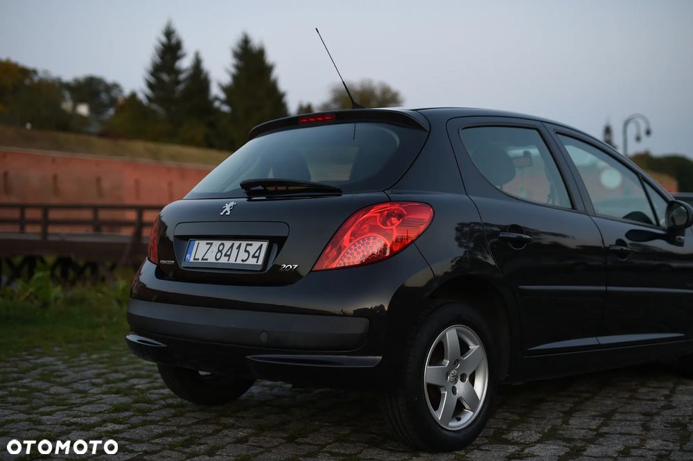Peugeot 207 - 8