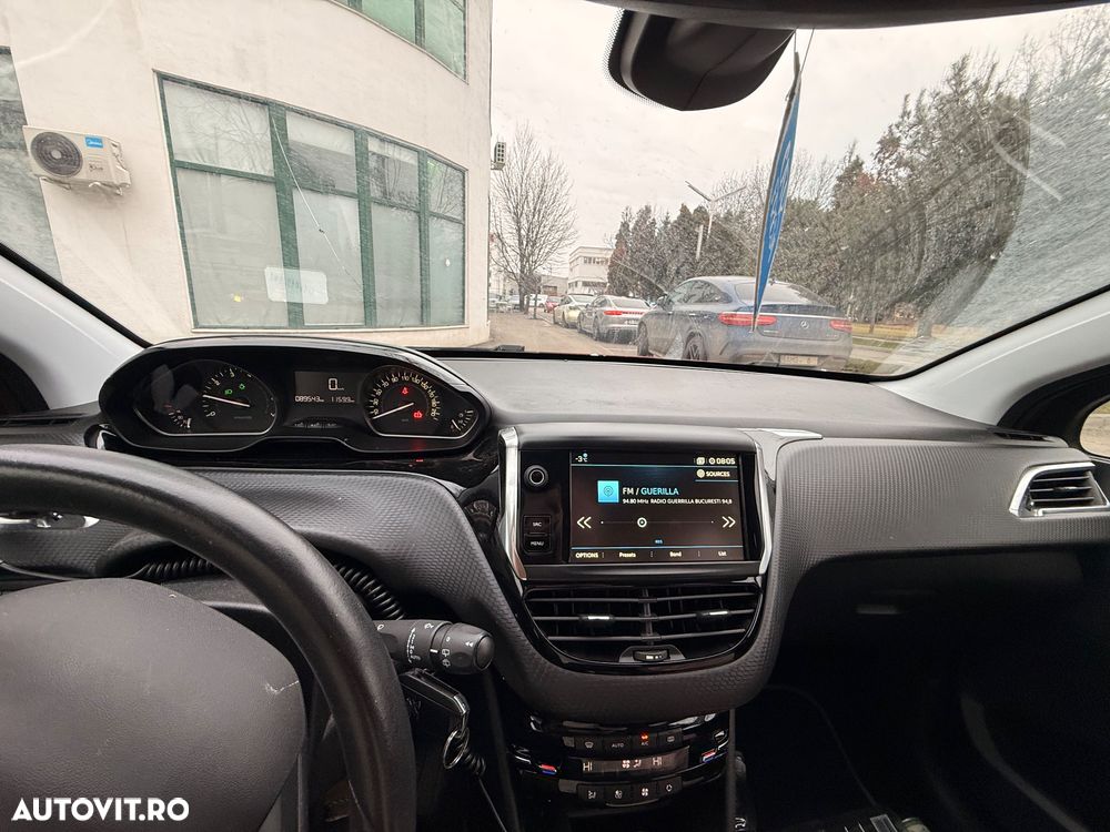 Peugeot 2008 PureTech 82 Signature - 2