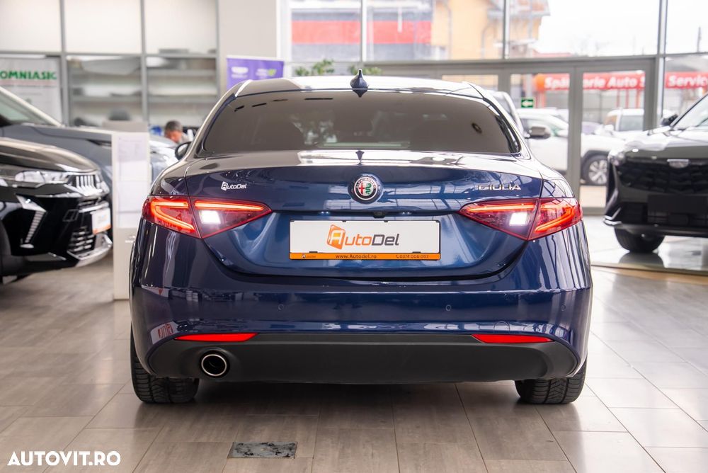 Alfa Romeo Giulia 2.2 - 9