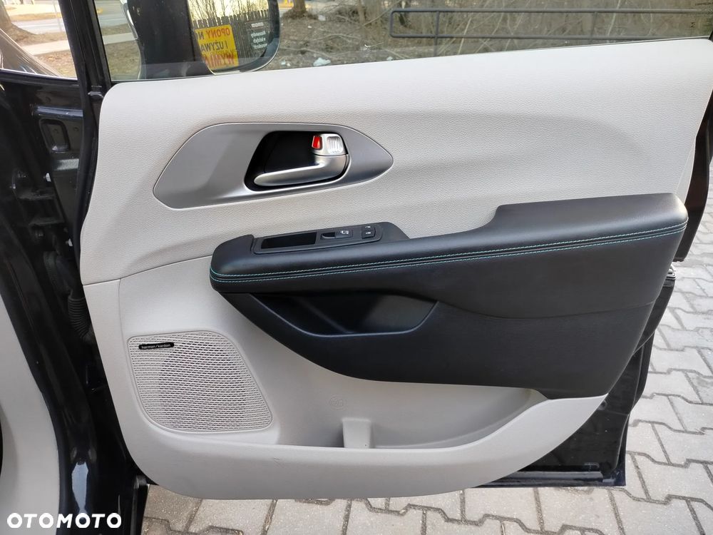 Chrysler Pacifica - 24