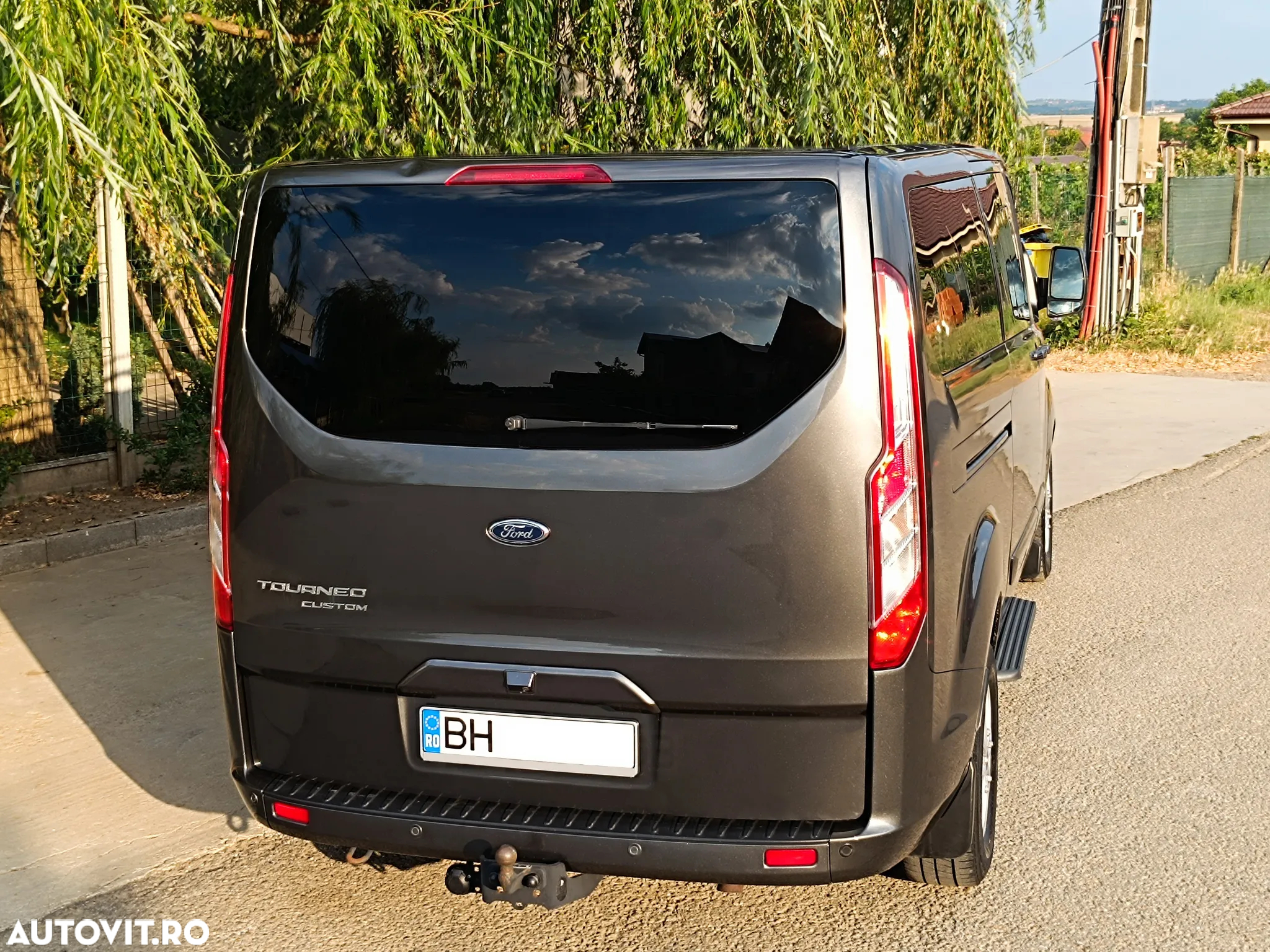Ford Tourneo Custom Bus 320 2.0 EcoBlue 170 CP L2H1 Titanium Aut. - 5